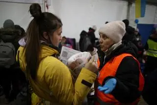 Stacja w Olkuszu. Przyjazd pociągu z uchodźcami z Ukrainy
