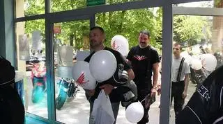 Bikerzy będą ubrani w skórzane kombinezony