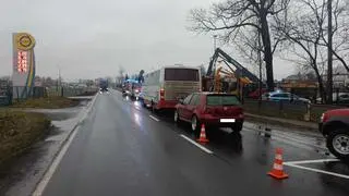 Samochód osobowy zderzył się z autobusem
