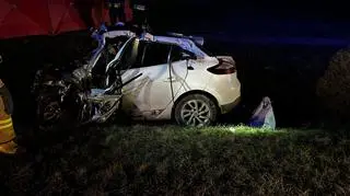 Kierowca auta osobowego zginął na miejscu