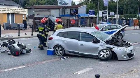 Wypadek na Targówku. Skuter zderzył się z samochodem osobowym