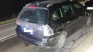 Jak ustaliła policja, kierujący osobówką nie ustąpił pierwszeństwa przejazdu i wjechał w quada 