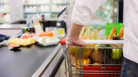 market handel sklep shutterstock_767720923