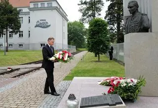 Prezydent Andrzej Duda podczas upamiętnienia 80. rocznicy pierwszego transportu polskich więźniów do Auschwitz