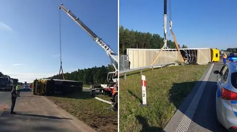 Najechał na koło leżące na jezdni. Ciężarówka przewróciła się na bok