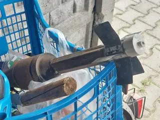 Znalazł pocisk do granatnika, wsadził go do koszyka rowerowego i chciał sprzedać. Zainterweniowała ekspedientka 