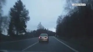 Policyjny pościg zakończony dachowaniem