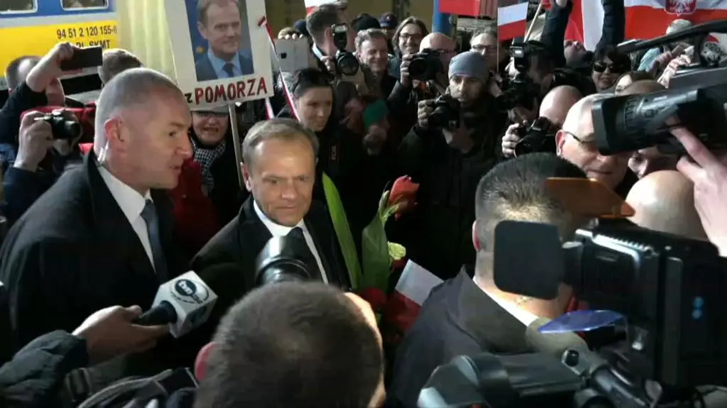 Tusk w drodze na przesłuchanie. To element politycznej nagonki