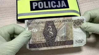 Napisy na awersie wskazywały, że nie są to prawdziwe banknoty