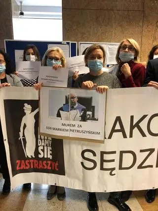 Akcja poparcia i solidarności krakowskich sędziów z sędzią Markiem Pietruszyńskim