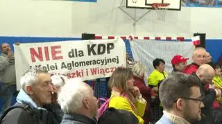 Protestujący przeciw budowie CPK w Brzezinach