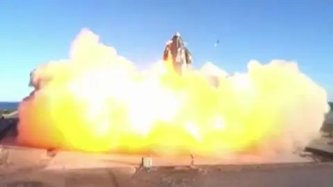 Prototypowa rakieta firmy SpaceX rozbiła się podczas próby lądowania