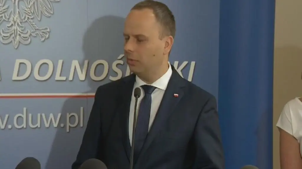 Policjanci pracujący nad sprawą bombera z nagrodą wojewody