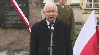 Kaczyński na uroczystości odsłonięcia tablicy upamiętniającej prezydenta Lecha Kaczyńskiego