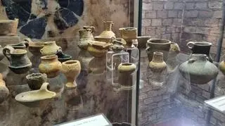 Miniaturowe naczynia pochodziły przede wszystkim z dziecięcych grobów kultury łużyckiej.