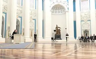 Putin w czasie posiedzenia Rady Bezpieczeństwa. Zdjęcie z 21 lutego  