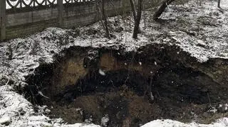 Zapadlisko powstało przy cmentarzu w Trzebini