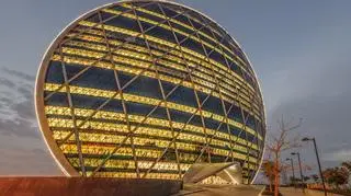 Biurowiec Aldar stanął w Abu Dhabi