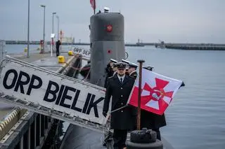 Ostatnie opuszczenie bandery na ORP Bielik