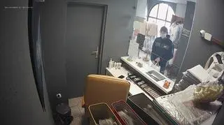 Mężczyzna wszedł do kantoru z nożem 