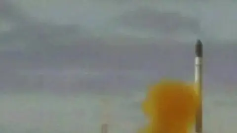 Moskwa pręży muskuły, Amerykanie mówią o "rutynowej próbie". Co wiemy o Sarmacie