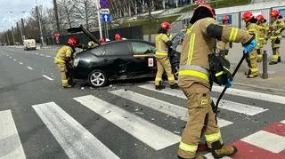 Kierowca uderzył w barierki 