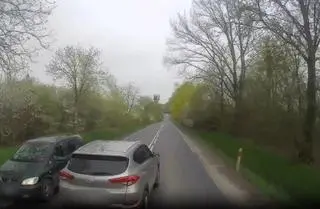 Niebezpieczne wyprzedzanie, nagranie trafiło do policjantów