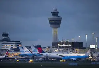 Dron nad lotniskiem w Holandii. Zamknięto jeden z pasów