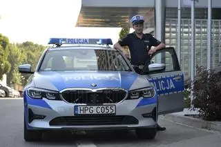 Młodszy aspirant Kamil Szumny zabrał błąkające się dziecko z ulicy i znalazł jego rodziców