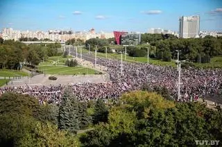 Wielotysięczny wiec opozycji w Mińsku
