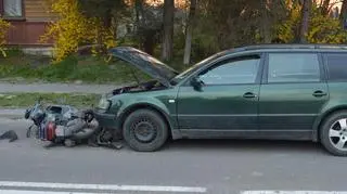 15-latek jadący motorowerem zderzył się czołowo z osobówką 