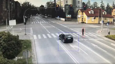 19-latek wjechał na skrzyżowanie na czerwonym świetle