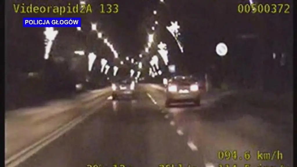 Pijany kierowca uciekał przed policją śpiący pasażer w bagażniku