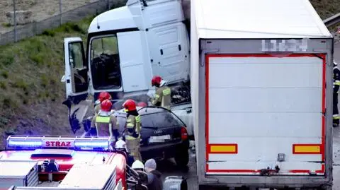 Tragiczny wypadek, kierowca zginął w płonącym aucie