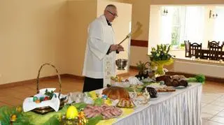 Poświecenia pokarmów dokonał ks