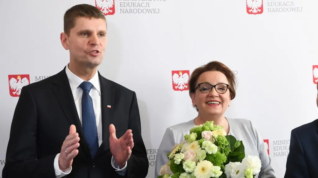 Piontkowski o karcie LGBT: próba wychowania dzieci które zostaną oddane pedofilom