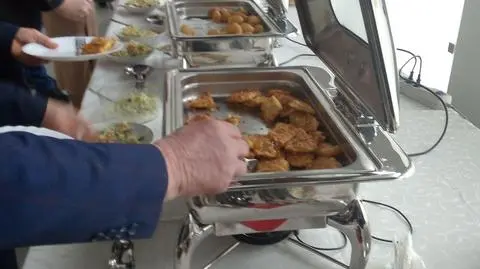 Zupy, schabowe, pyzy, ciasta... Radni podczas sesji nie są głodni, koszt to tajemnica starosty
