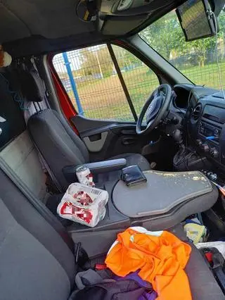 W pojeździe policjanci znaleźli alkohol