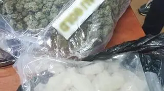 Policjanci zabezpieczyli 60 kg narkotyków, takich jak marihuana, mefedron, amfetamina, kokaina i MDMA