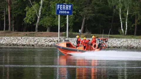 Katamaran się przewrócił, cztery osoby wpadły do wody