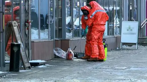 Duża akcja służb w centrum z powodu porzuconego kanistra. "Nie stwierdzono zagrożenia chemicznego"