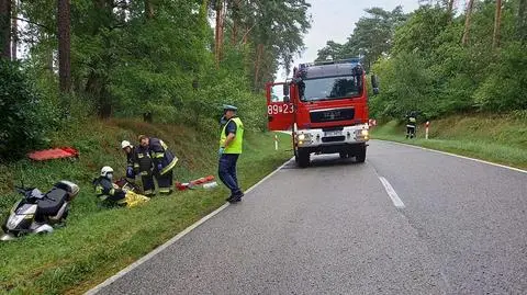 Motocyklista leżał w rowie, "kontakt z nim był bardzo utrudniony"