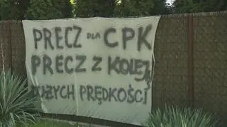 Mieszkańcy Brzezin protestują przeciwko trasie Kolei Dużych Prędkości, która ma przebiegać w miejscu ich domostw