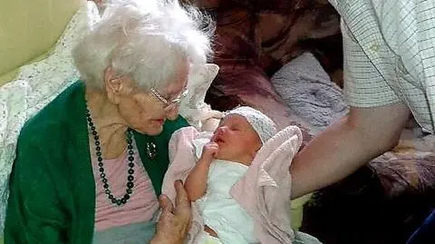 Najstarsza Polka pierwszy raz z praprawnuczką. Iga urodziła się tego samego dnia miesiąca, 115 lat później