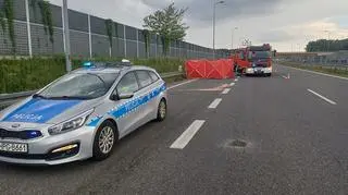 Wypadek samochodu osobowego i autokaru na autostradzie A4