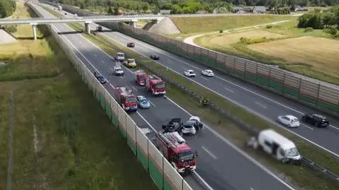 Zderzenie trzech aut na A2, cztery osoby w szpitalu