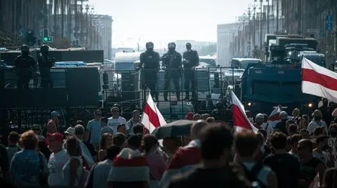 "Ojczulek" pokazał swój gniew. Niespotykanej brutalności milicji, więzienie, ucieczka z kraju 