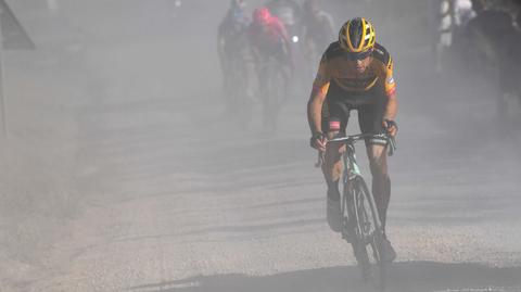 Van Aert wygrał z kurzem i upałem, Kwiatkowski został w tyle