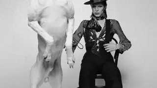 Zdjęcie promocyjne płyty "Diamond Dogs" Davida Bowie, autorstwa Terry'ego O'Neilla, 1974