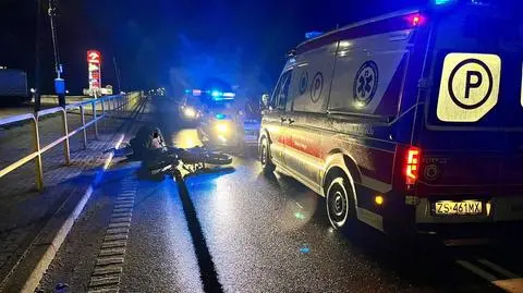 17-latek uciekał na motorze przed policją, uderzył w radiowóz. Nie miał prawa jazdy, był pijany 